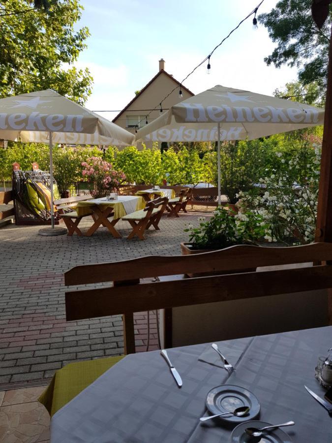Sommer Panzio Balatonföldvár Eksteriør bilde