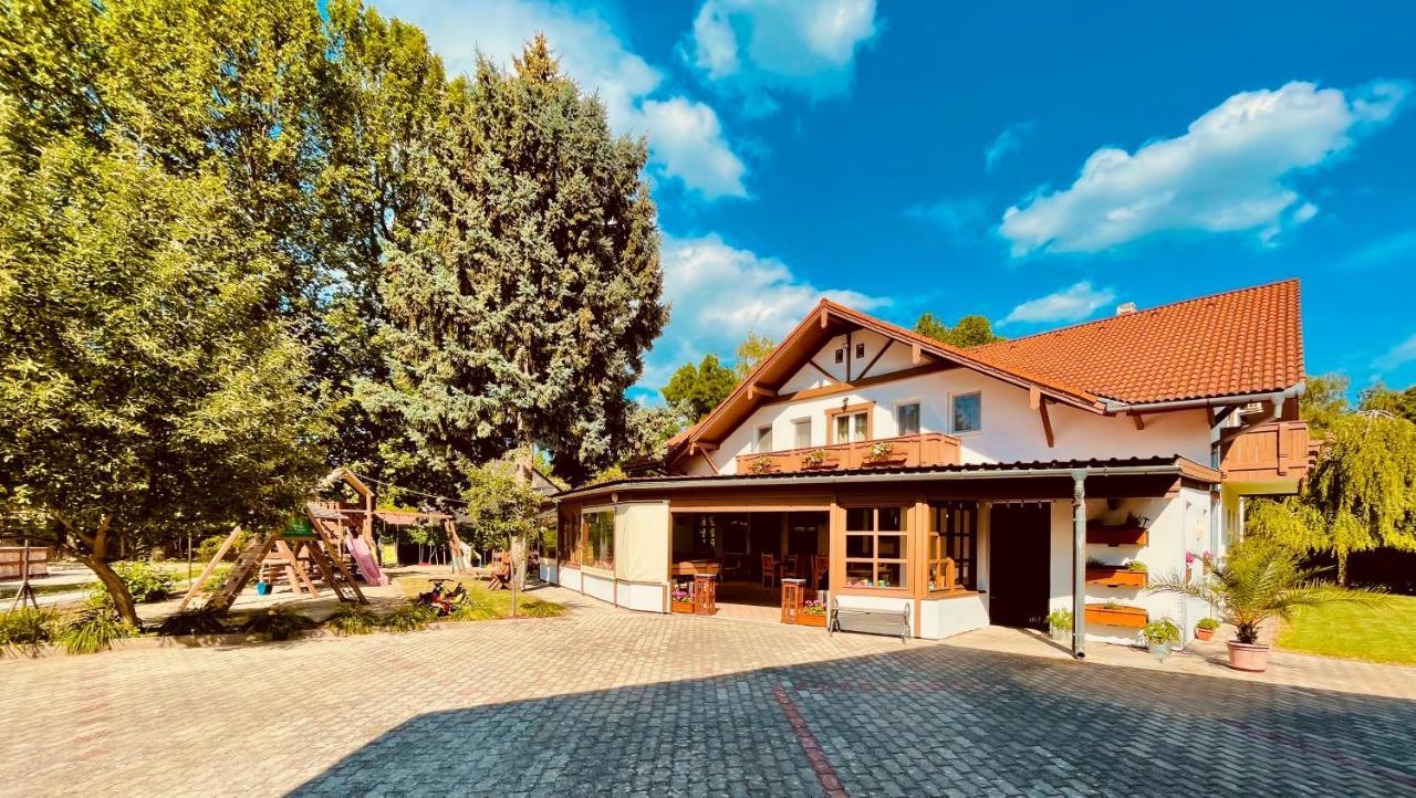 Sommer Panzio Balatonföldvár Eksteriør bilde