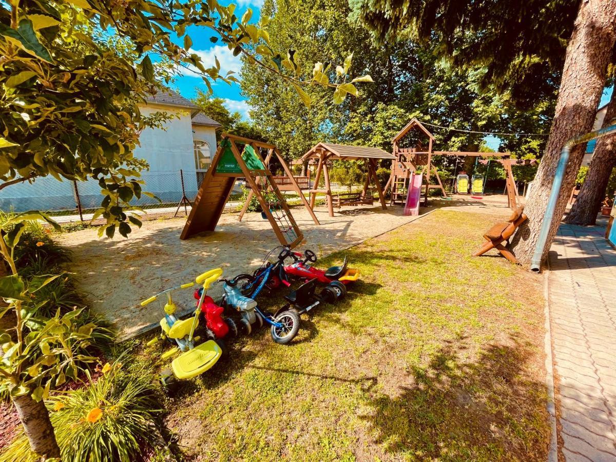 Sommer Panzio Balatonföldvár Eksteriør bilde